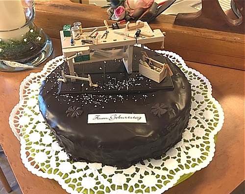 Geburtstagskuchen mit Miniaturen Geburtstagskuchen mit Miniaturen