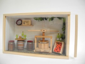 Schaukasten_Einrichtungsbeispiel_Weinkeller, Miniatur in 1zu12