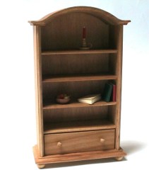 Regalschrank mit Zierbogen, Kirschbaum, Puppenstubenmöbel 1zu12