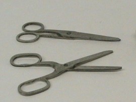 Schere, funktionstüchtig, Puppenstubenminiatur in 1zu12