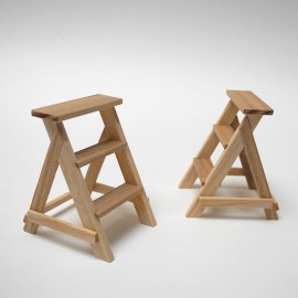 Stufentritt, Puppenstubenminiatur in Maßstab 1zu12