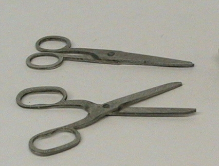 Schere, funktionstüchtig, Puppenstubenminiatur in 1zu12