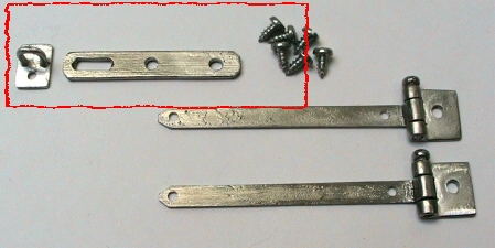 Schließblech mit Öse, Miniatur aus Zinn