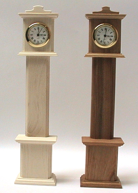 Standuhr mit Quarzwerk, Puppenstubenminiatur in 1zu12
